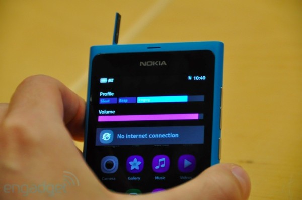 نوكيا N9 الجديد 2011 صورومواصفاته الروعة Nokia-n9-10
