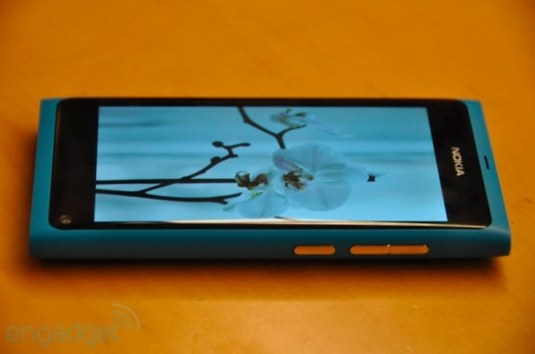 نوكيا N9 الجديد 2011 صورومواصفاته الروعة Nokia-n9-20